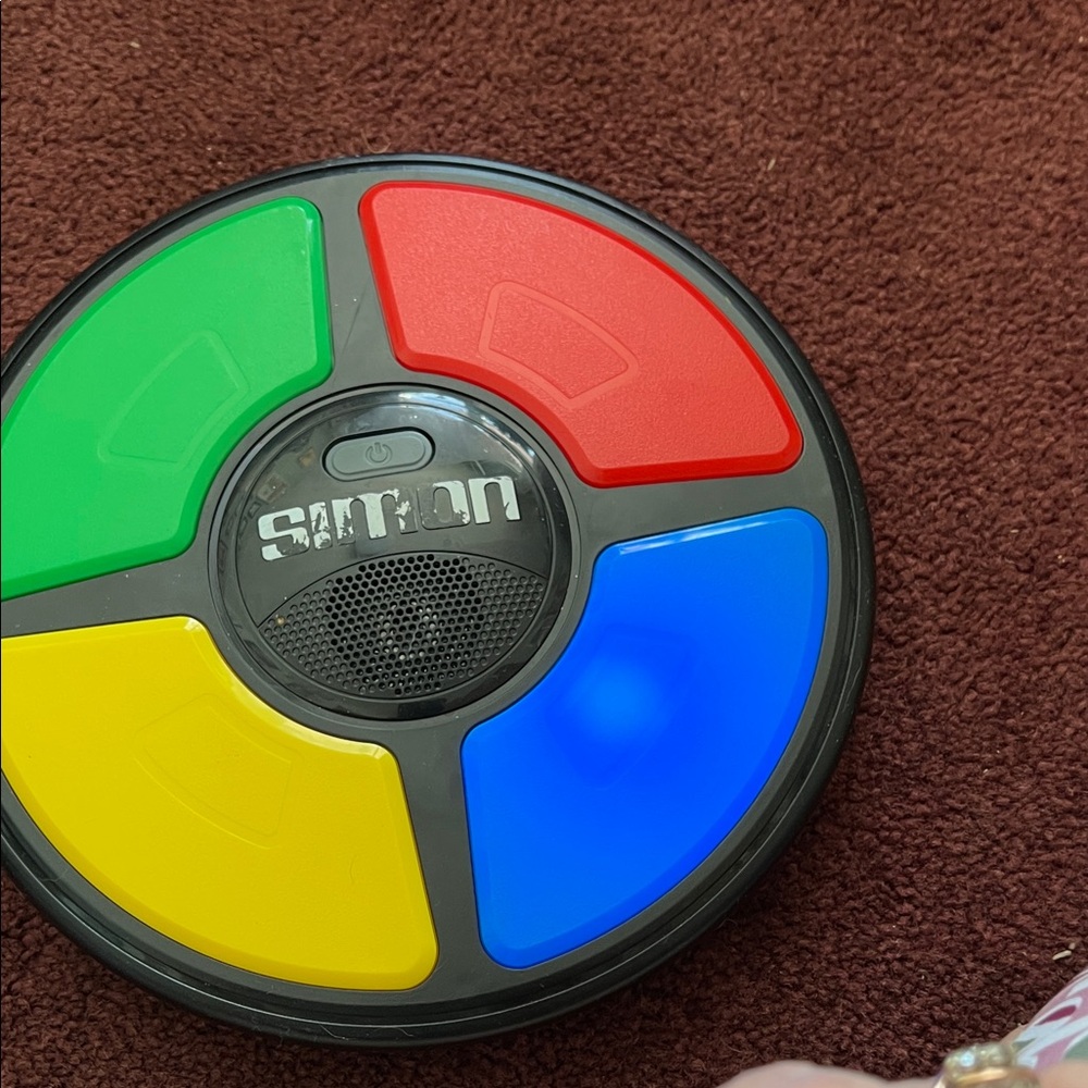 Simons Colorful Memory Game - Red, Green, Yellow, Blue - Picture 3 of 3